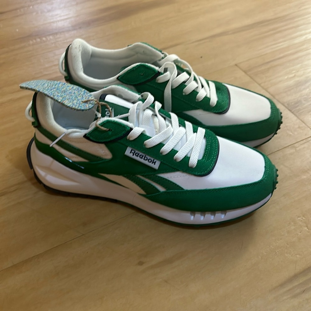 Reebok NWT, 8.5